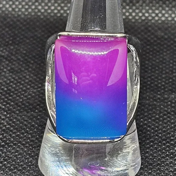 Purple Blue Ombre Lucite Dome Ring Sz 8.5 Squared Statement Silver Tone Neon - Picture 2 of 9